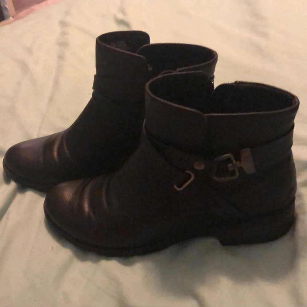 Croft and borrow black ankle booot